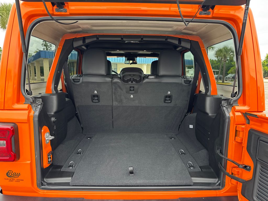 2025 Jeep Wrangler 4-Door Sahara - Photo 16