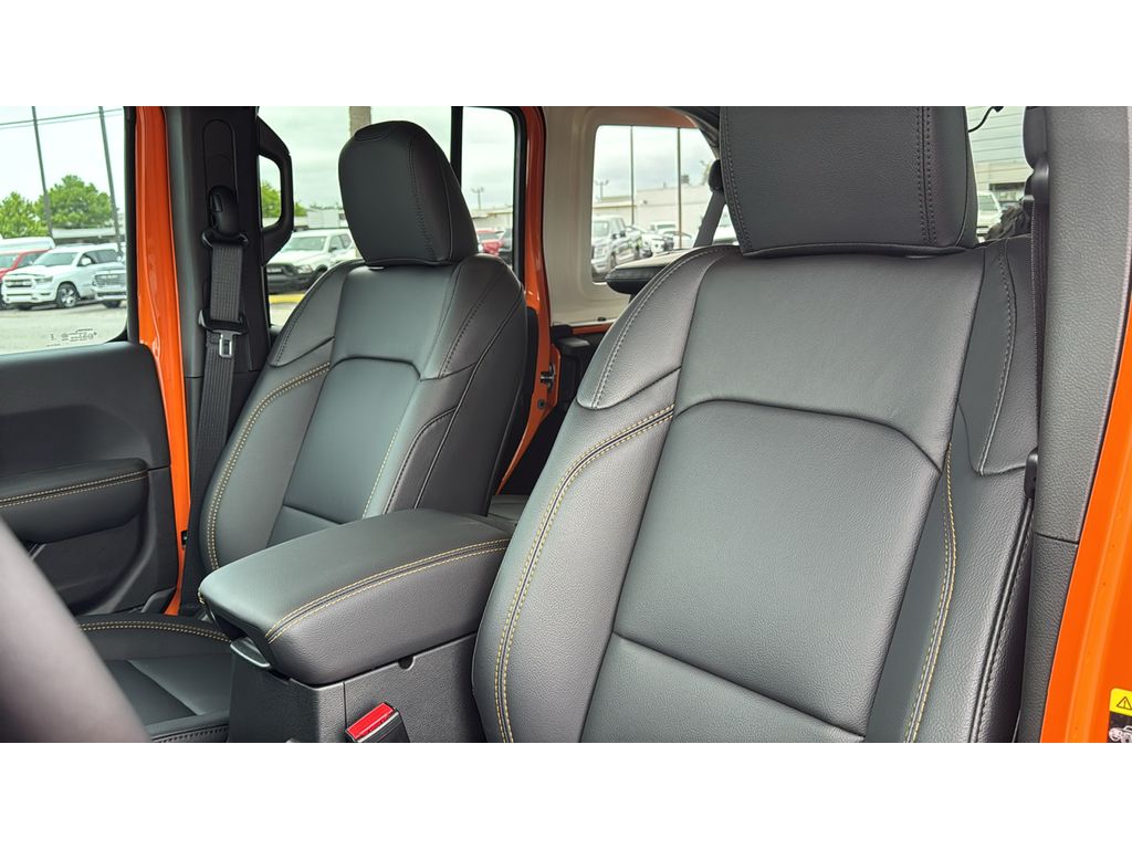 2025 Jeep Wrangler 4-Door Sahara - Photo 14
