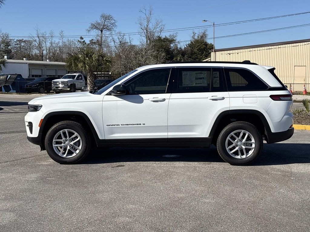 New 2025 Jeep Grand Cherokee LAREDO X 4X2 Sport Utility
