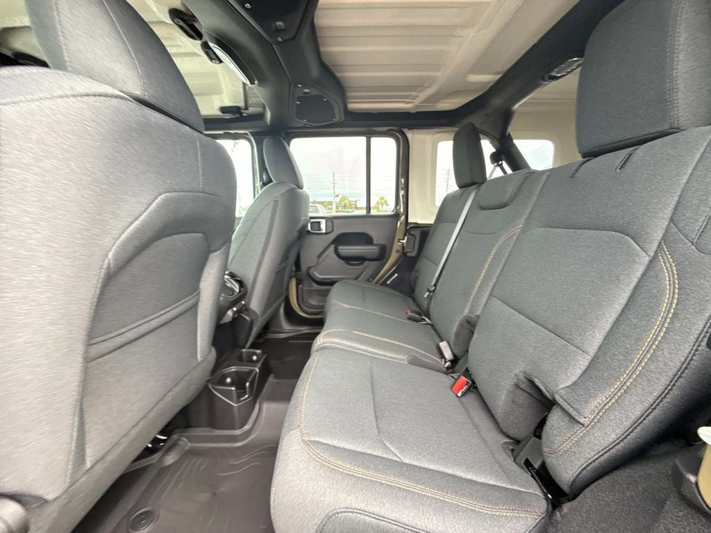 2025 Jeep Wrangler 4-Door Willys - Photo 15