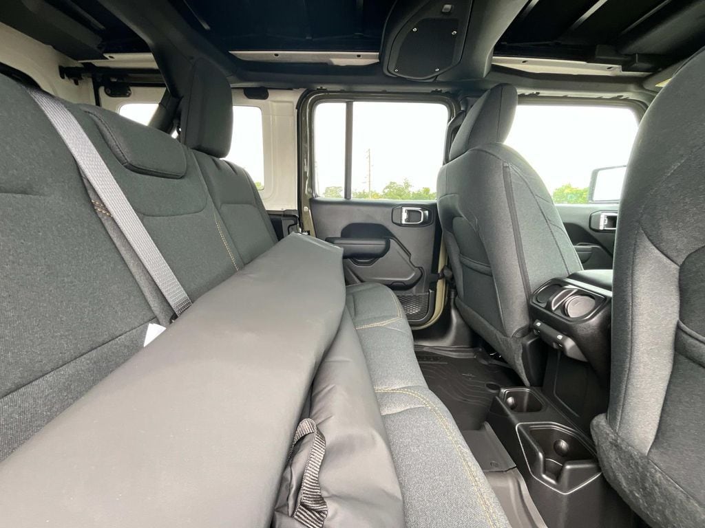 2025 Jeep Wrangler 4-Door Willys - Photo 16