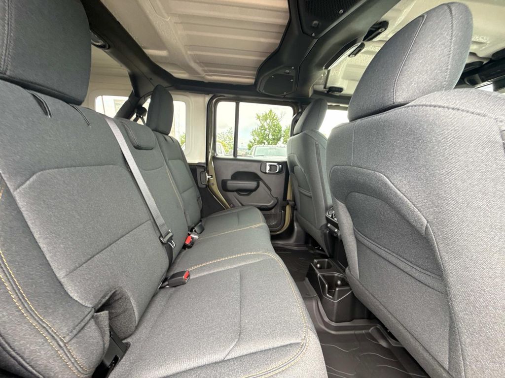 2025 Jeep Wrangler 4-Door Willys - Photo 18