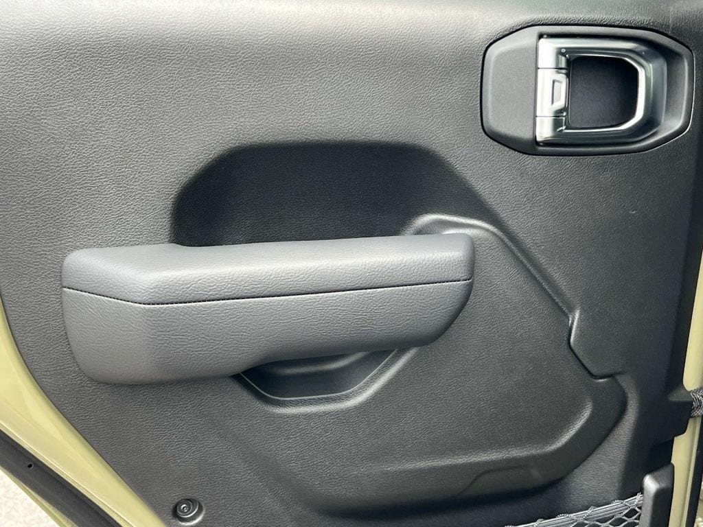 2025 Jeep Wrangler 4-Door Willys - Photo 14