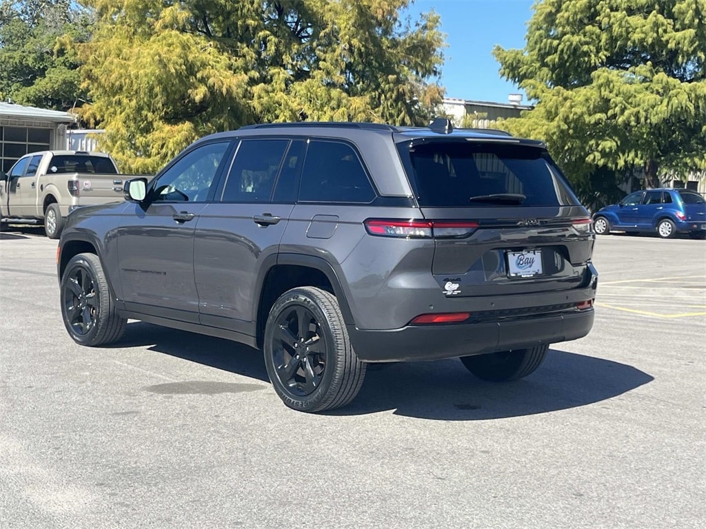 Used 2023 Jeep Grand Cherokee Laredo SUV