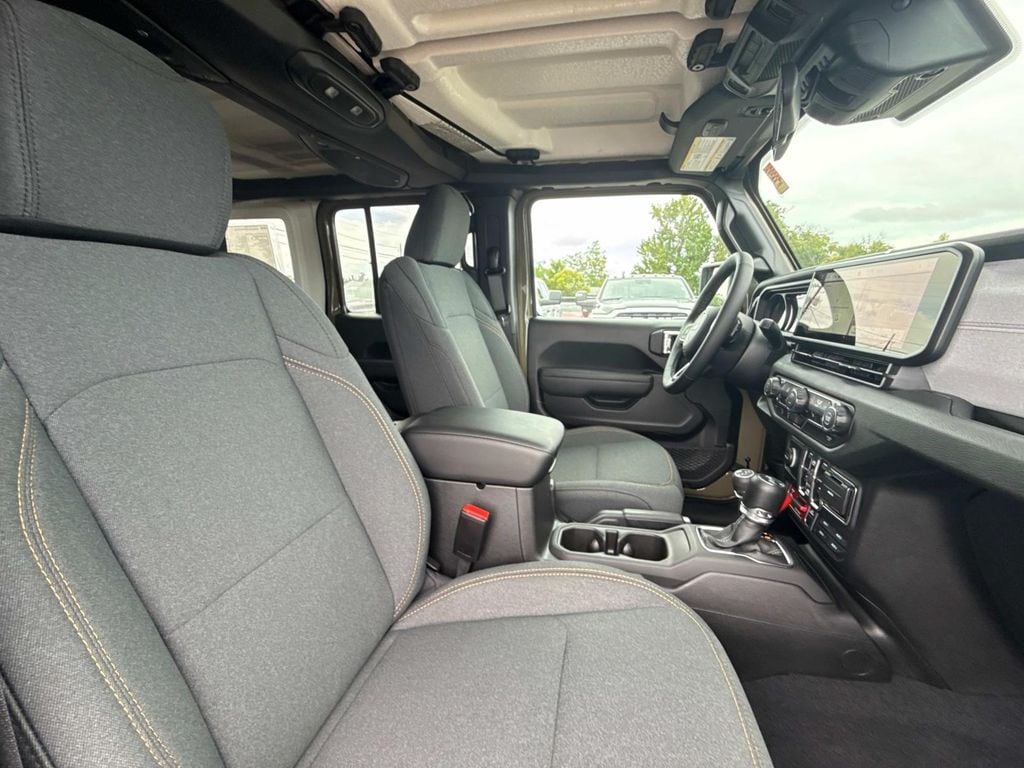 2025 Jeep Wrangler 4-Door Willys - Photo 20