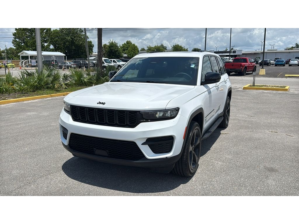 Used 2023 Jeep Grand Cherokee Altitude Sport Utility