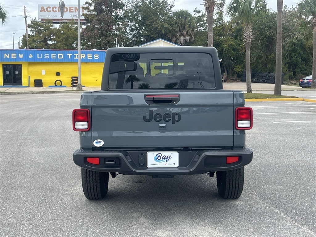 New 2025 Jeep Gladiator SPORT 4X4 Pickup