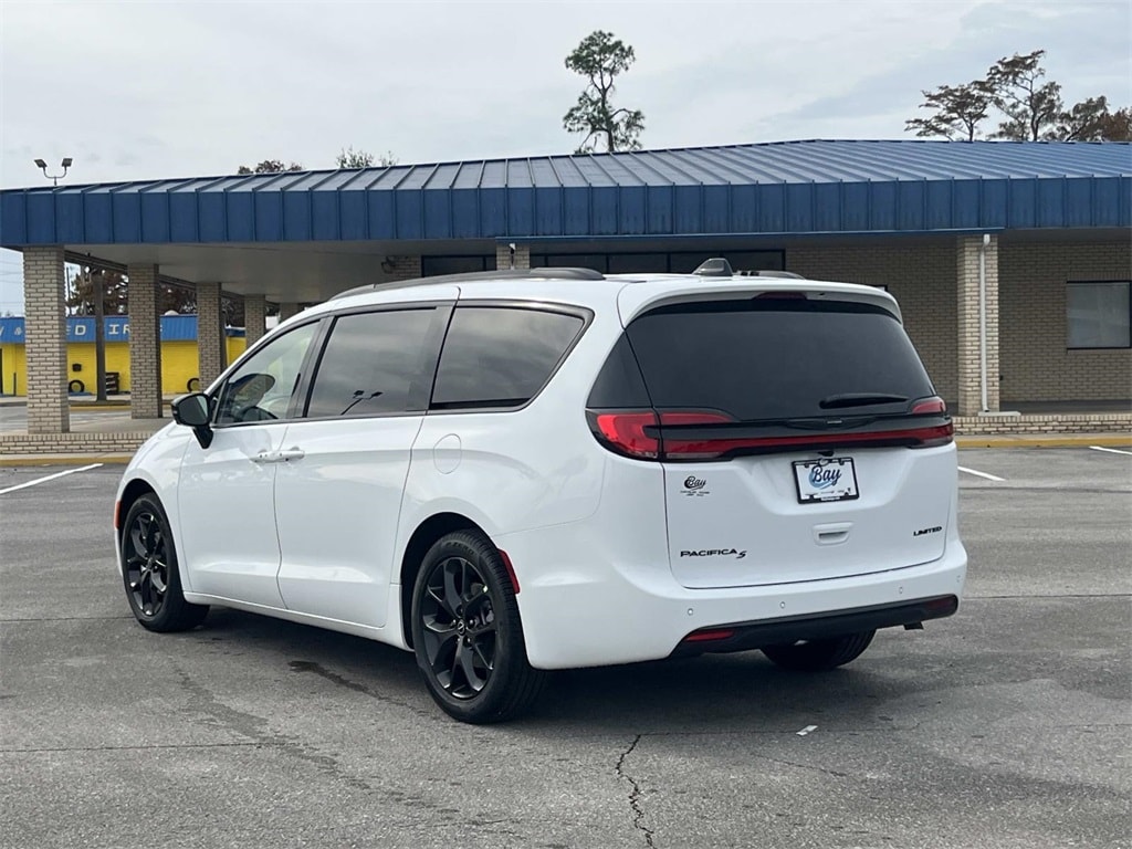 New 2026 Chrysler Pacifica LIMITED Passenger Van