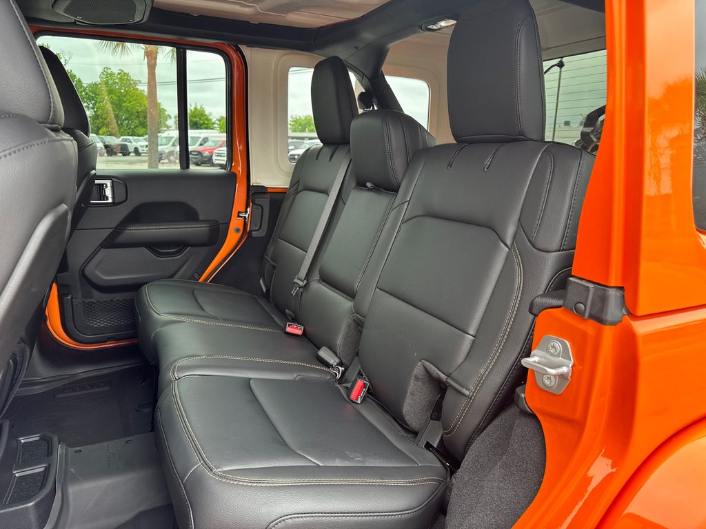 2025 Jeep Wrangler 4-Door Sahara - Photo 15