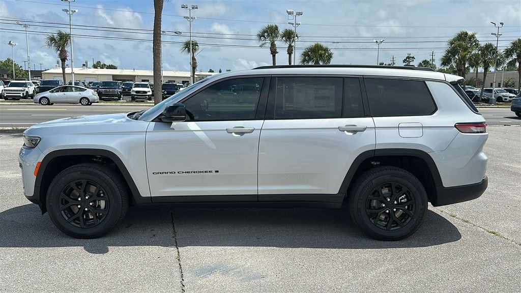 New 2026 Jeep Grand Cherokee L LAREDO ALTITUDE 4X2 Sport Utility