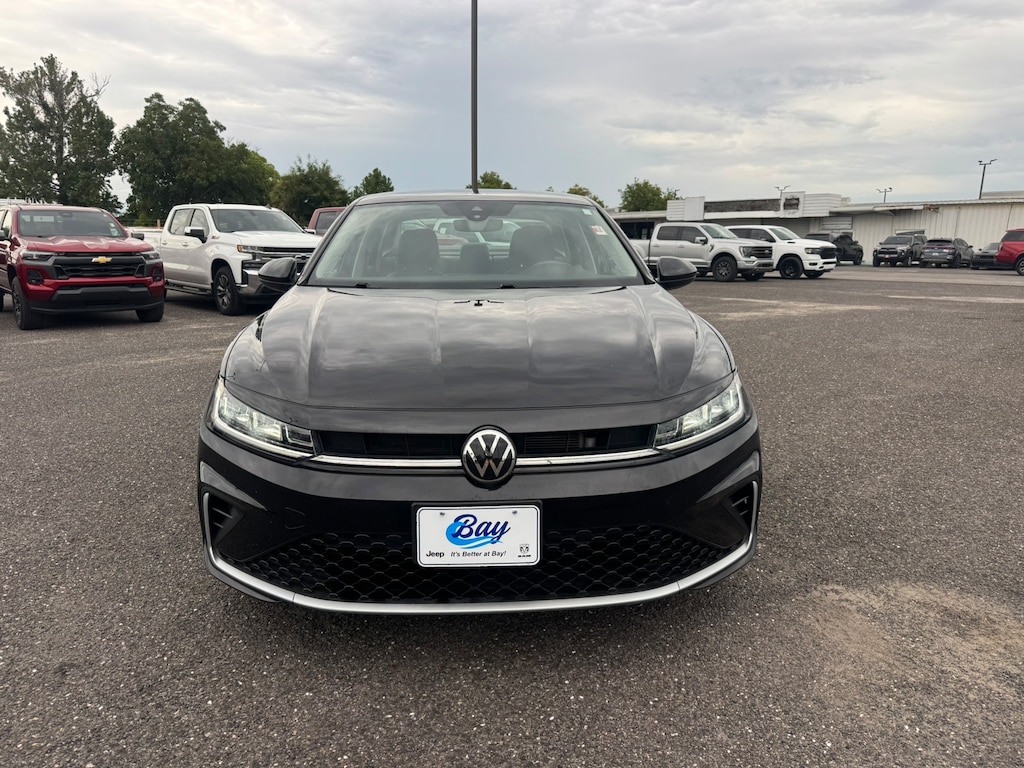 Used 2025 Volkswagen Jetta SE Sedan