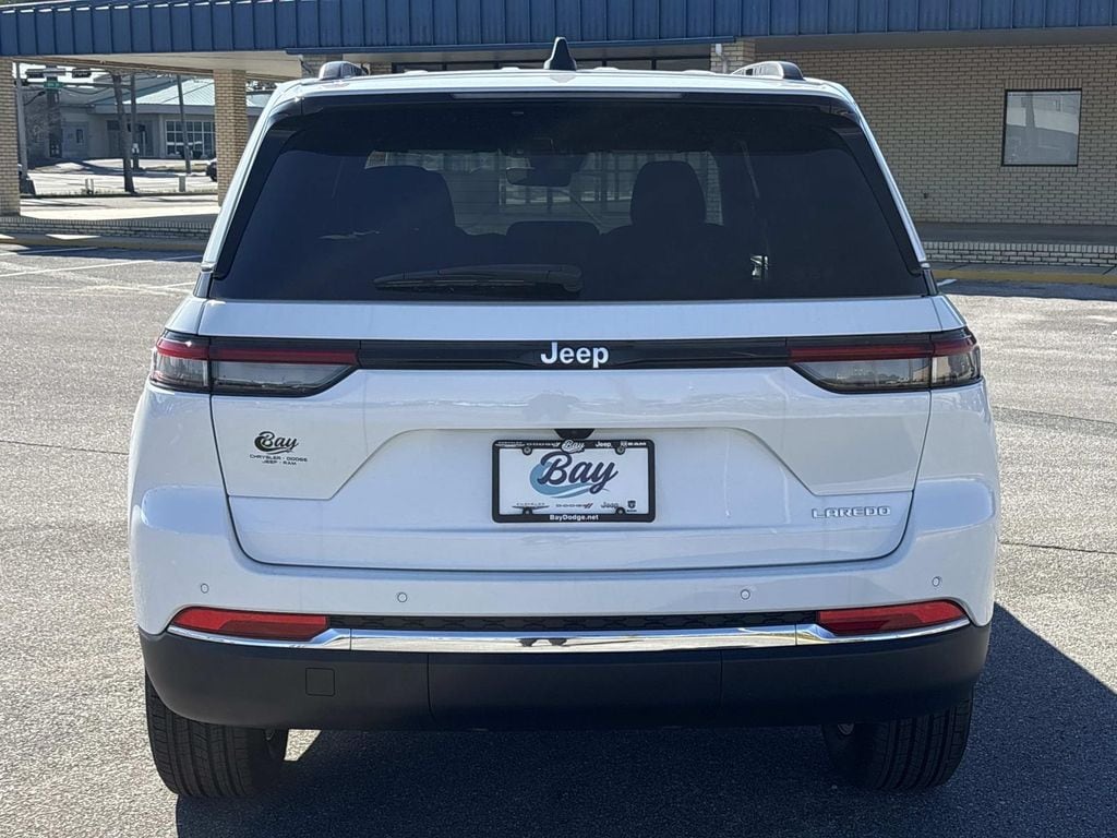 New 2025 Jeep Grand Cherokee LAREDO X 4X2 Sport Utility