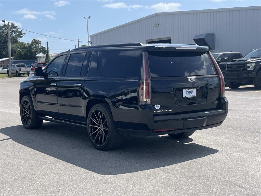 2020 Cadillac Escalade ESV Platinum photo 2