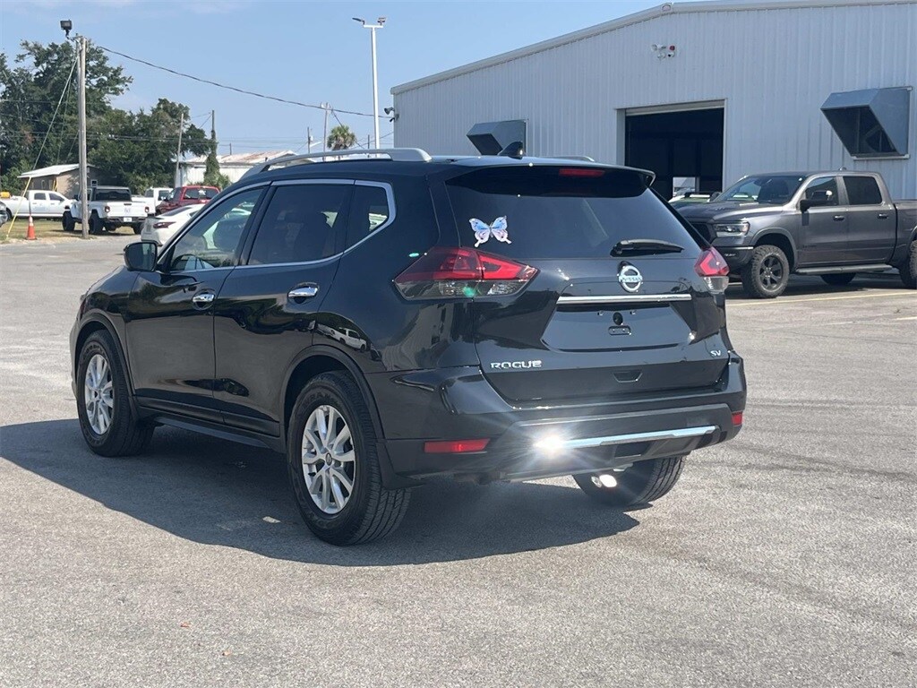 2017 Nissan Rogue SV photo 3
