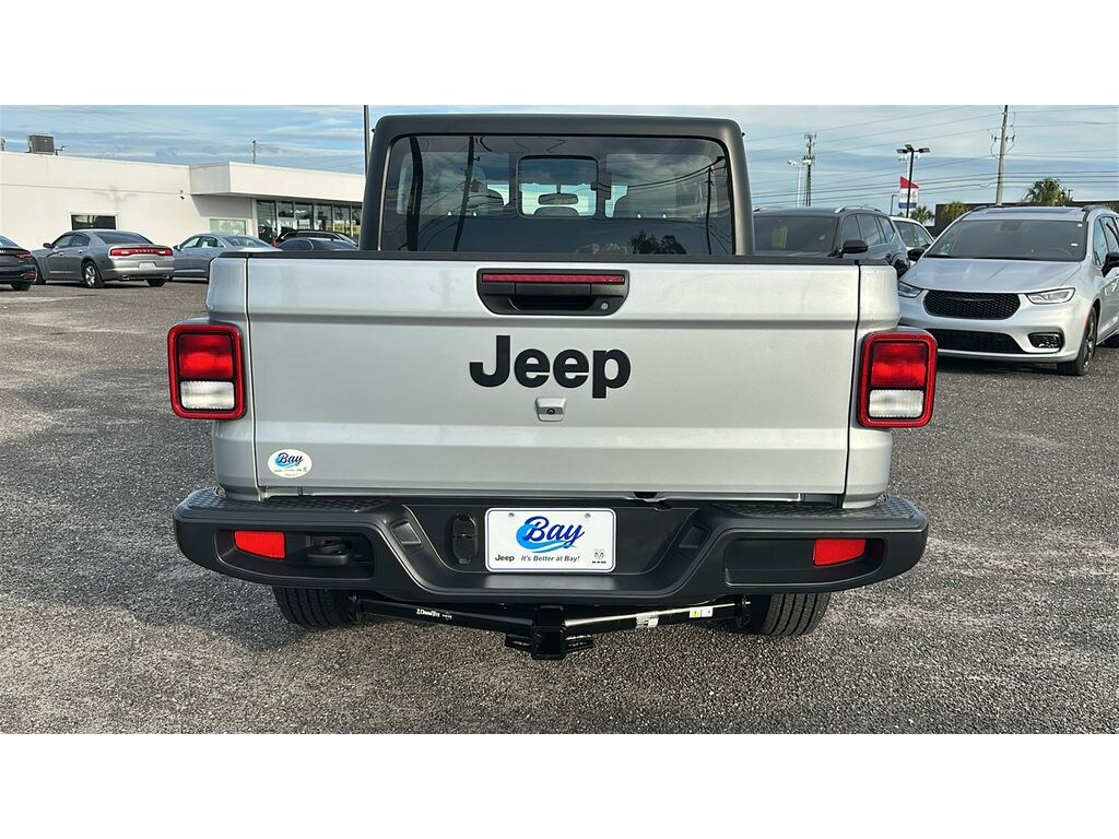 Used 2024 Jeep Gladiator Sport Crew Cab