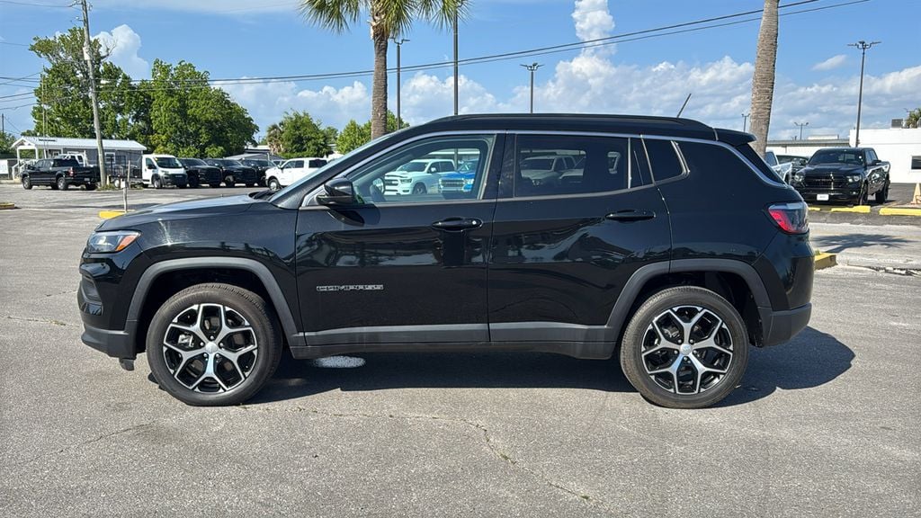Used 2024 Jeep Compass Latitude SUV