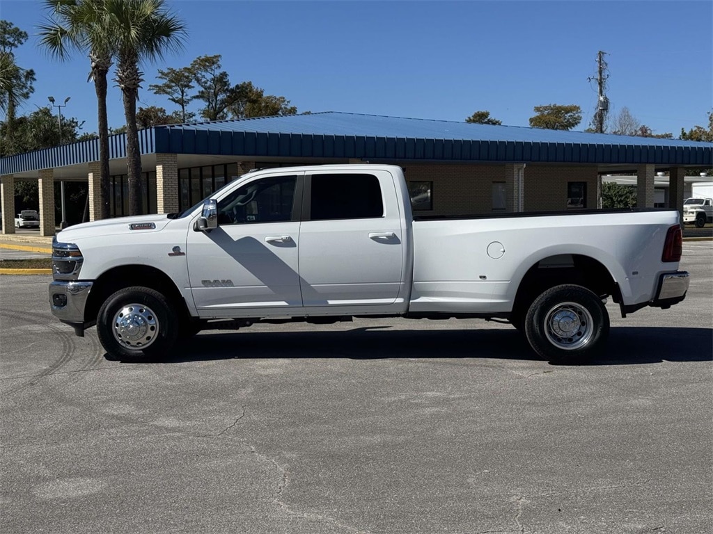 New 2026 Ram 3500 LARAMIE CREW CAB 4X4 8' BOX Pickup
