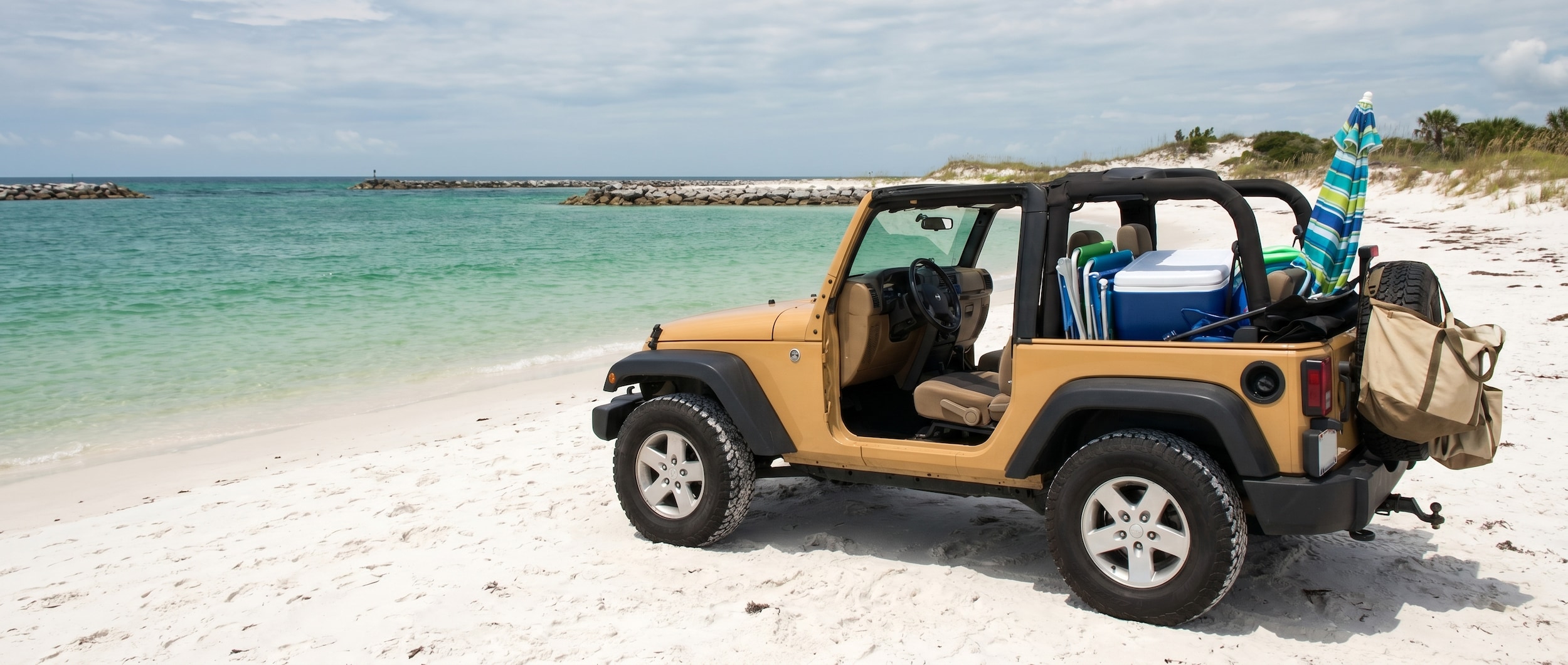 Jeep Wrangler prepared for beach day at St. Andrews State Park in Panama City, FL