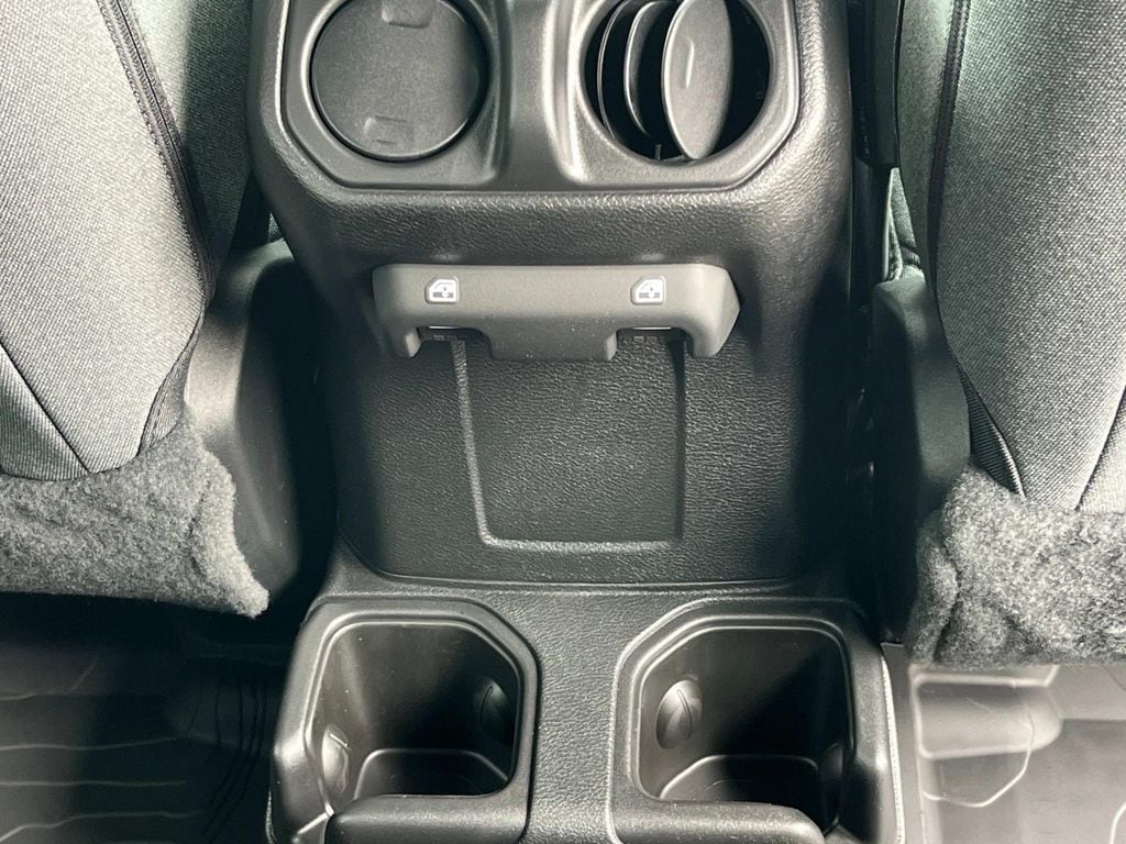 2025 Jeep Wrangler 4-Door Willys - Photo 18