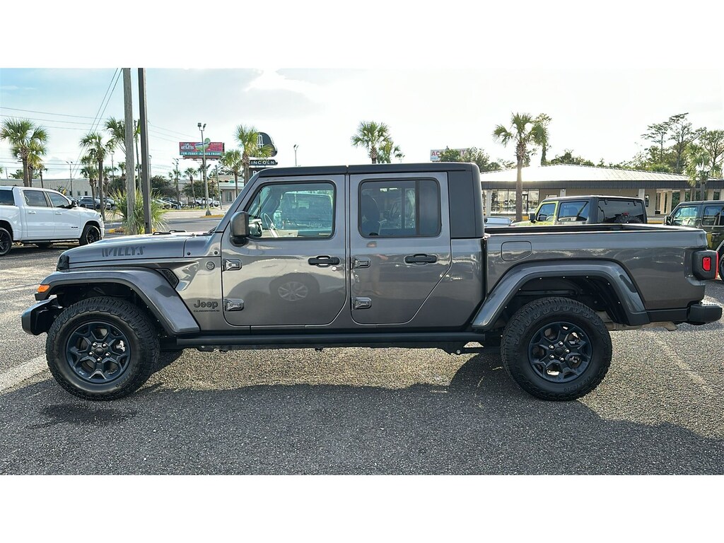Used 2023 Jeep Gladiator Willys Crew Cab