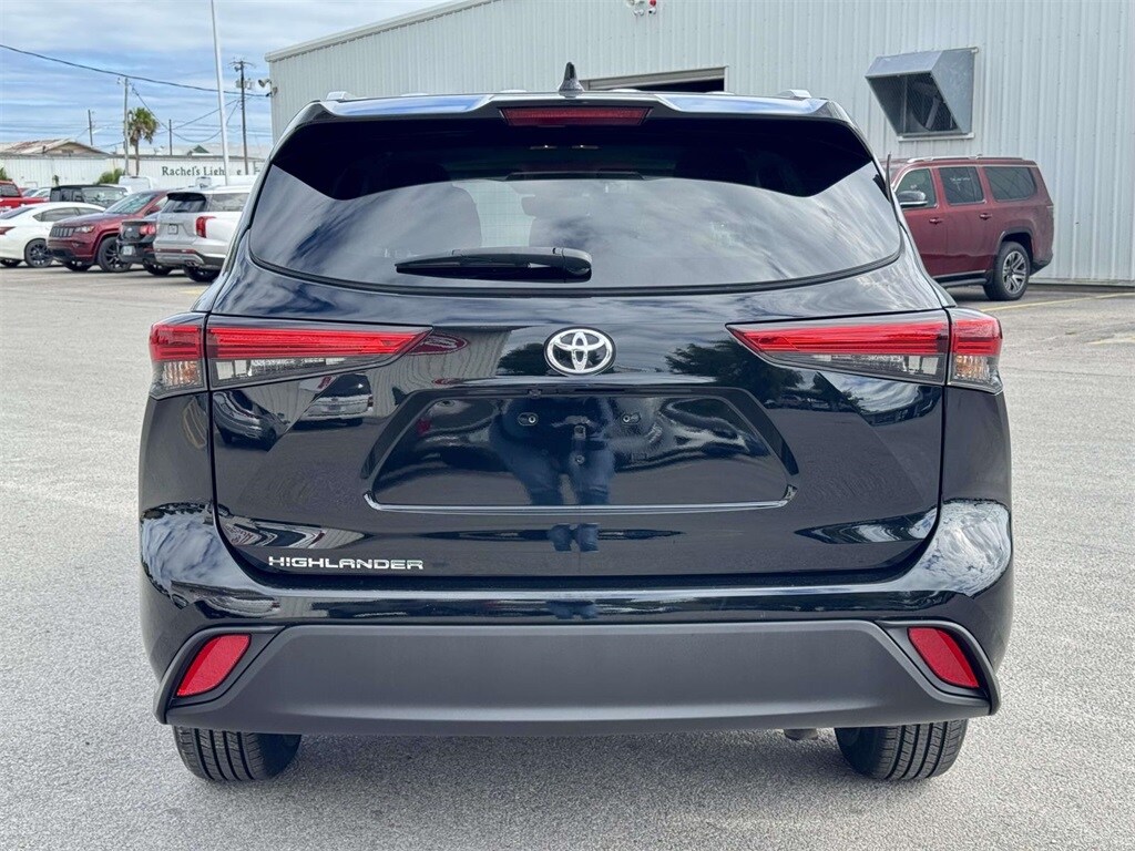 2022 Toyota Highlander XLE photo 4