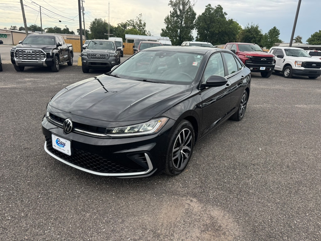 Used 2025 Volkswagen Jetta SE Sedan