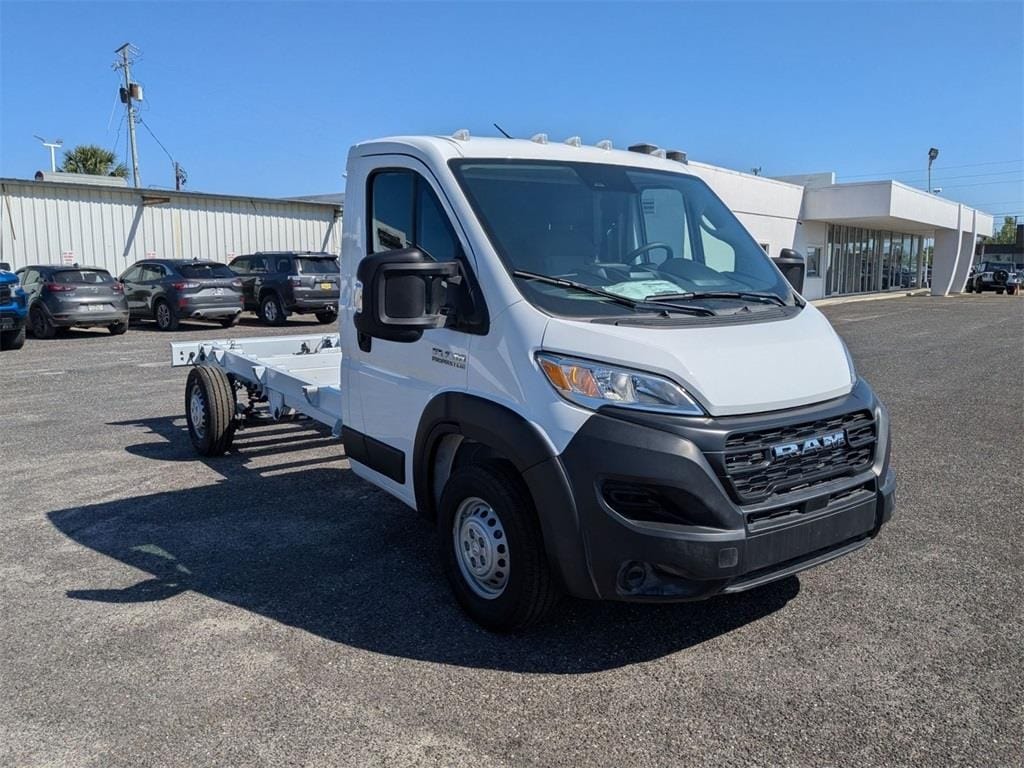 New 2025 Ram ProMaster PROMASTER 3500 TRADESMAN CUTAWAY 159' WB EXT / 104 Tradesman 3500 159 WB EXT w/Passenger Seat