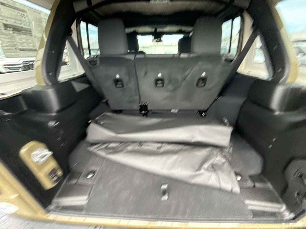 2025 Jeep Wrangler 4-Door Willys - Photo 11