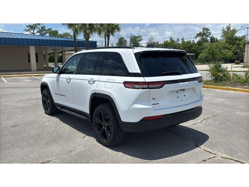 Used 2023 Jeep Grand Cherokee Altitude Sport Utility