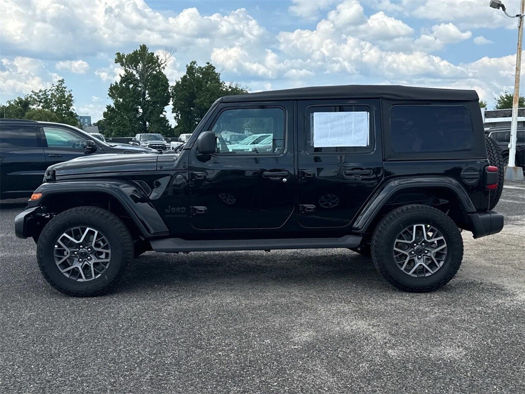 2025 Jeep Wrangler Sahara photo 2