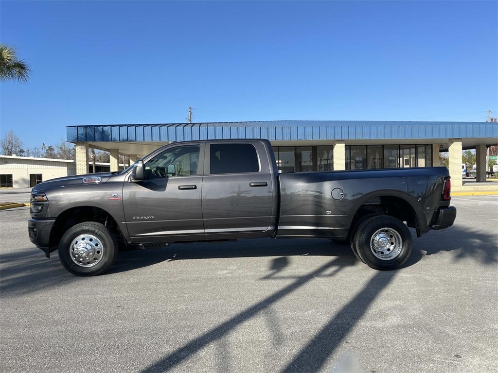 New 2026 Ram 3500 BIG HORN CREW CAB 4X4 8' BOX Pickup