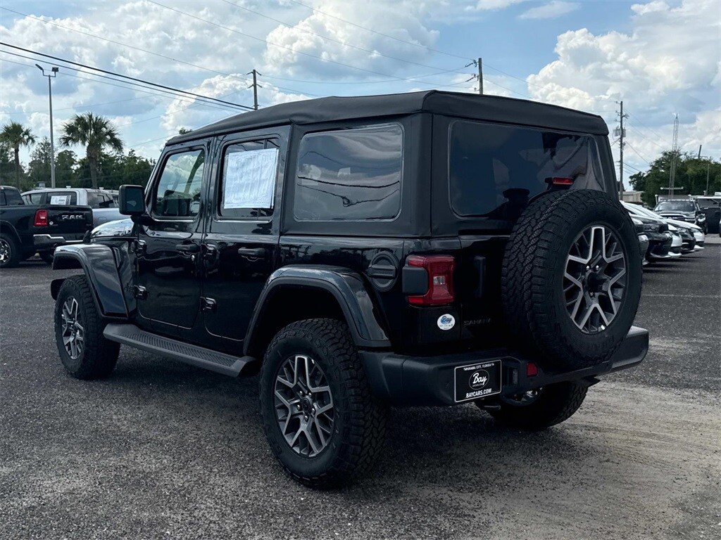 2025 Jeep Wrangler Sahara photo 3