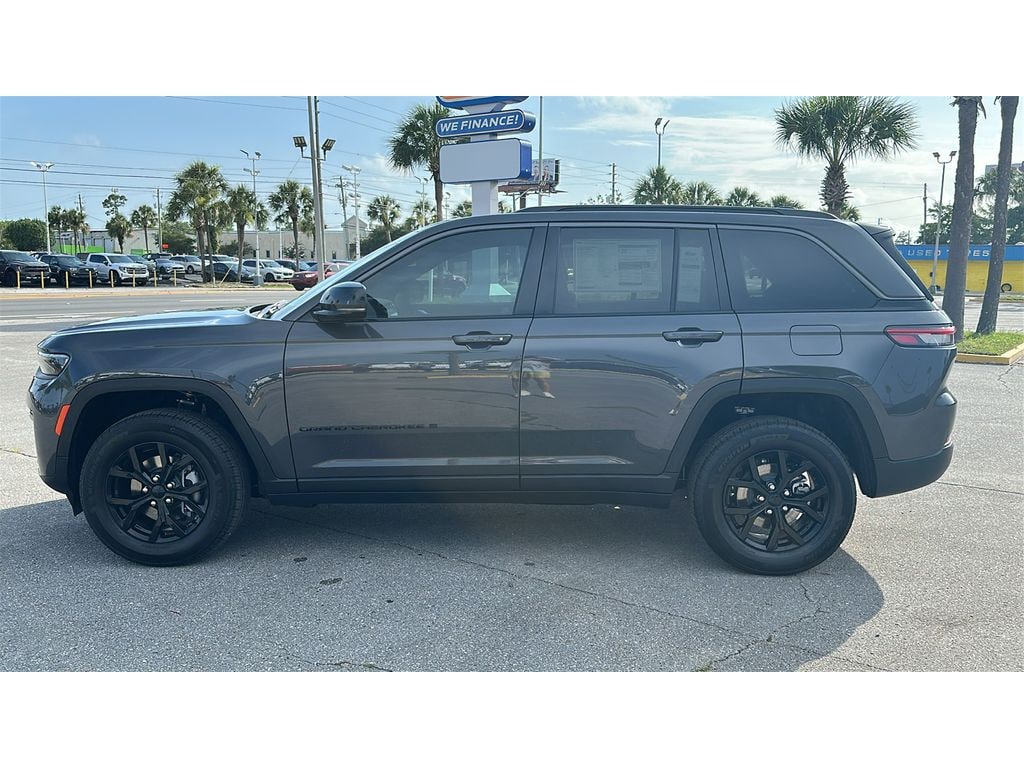 New 2026 Jeep Grand Cherokee Laredo Altitude Sport Utility