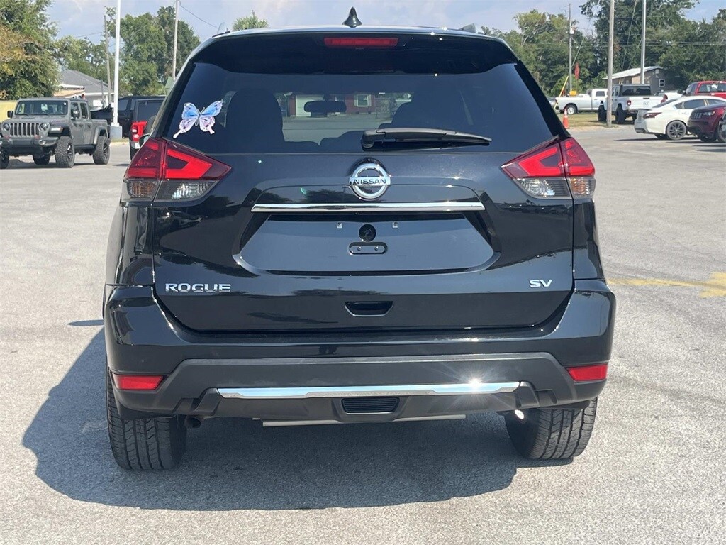 2017 Nissan Rogue SV photo 4