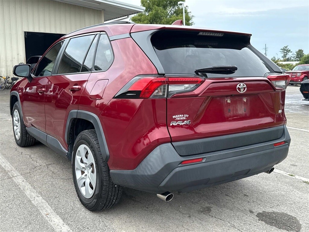 2021 Toyota RAV4 LE photo 2