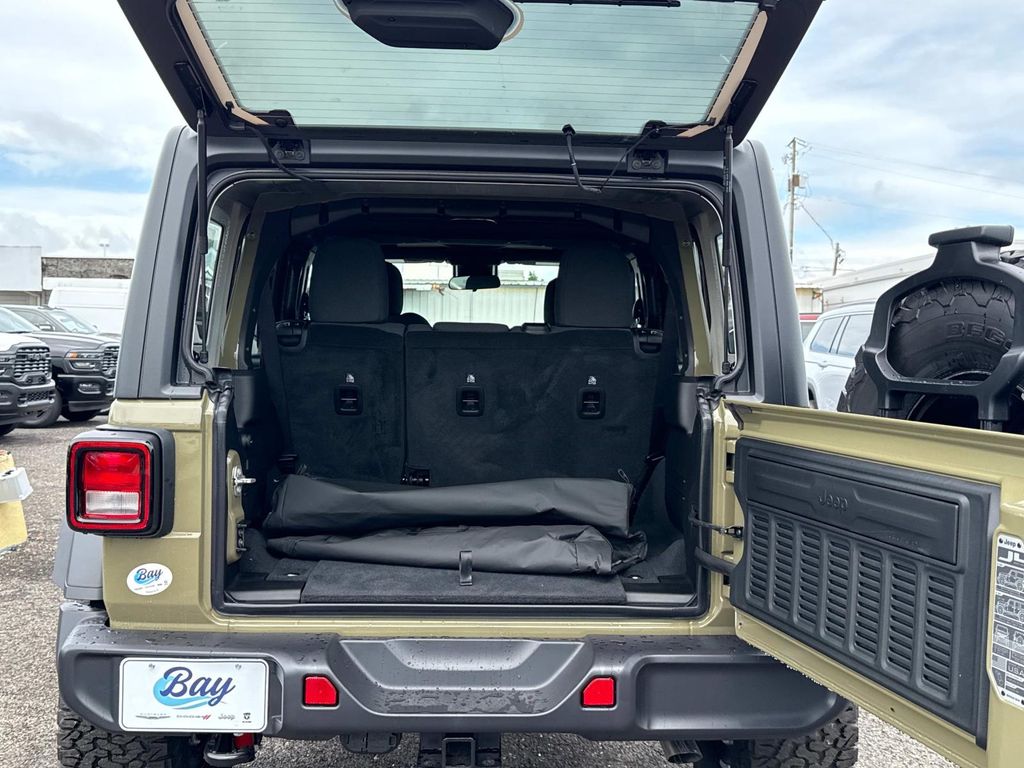 2025 Jeep Wrangler 4-Door Willys - Photo 10