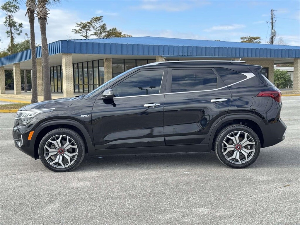 2022 Kia Seltos SX photo 2