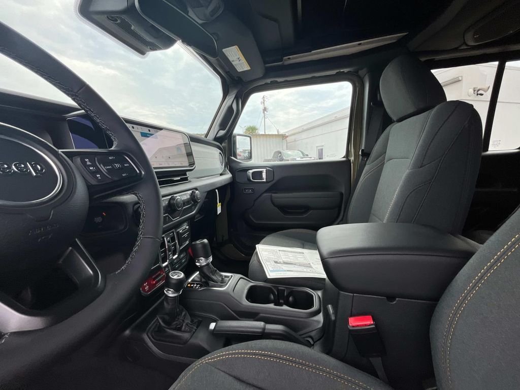 2025 Jeep Wrangler 4-Door Willys - Photo 10