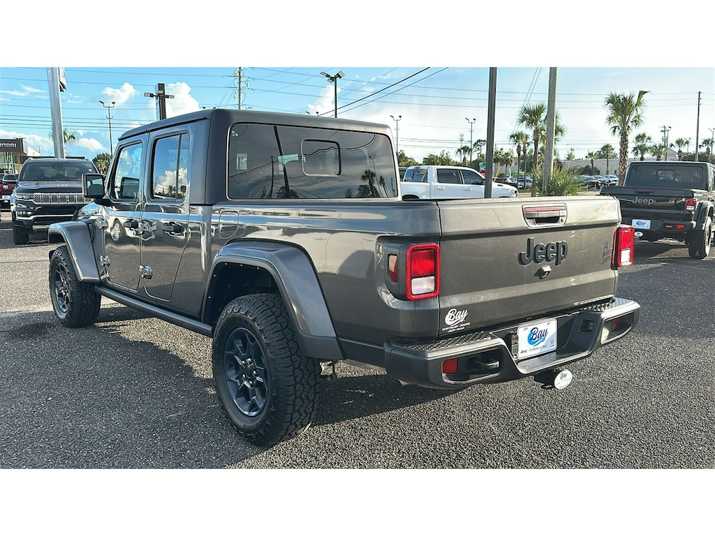 Used 2023 Jeep Gladiator Willys Crew Cab
