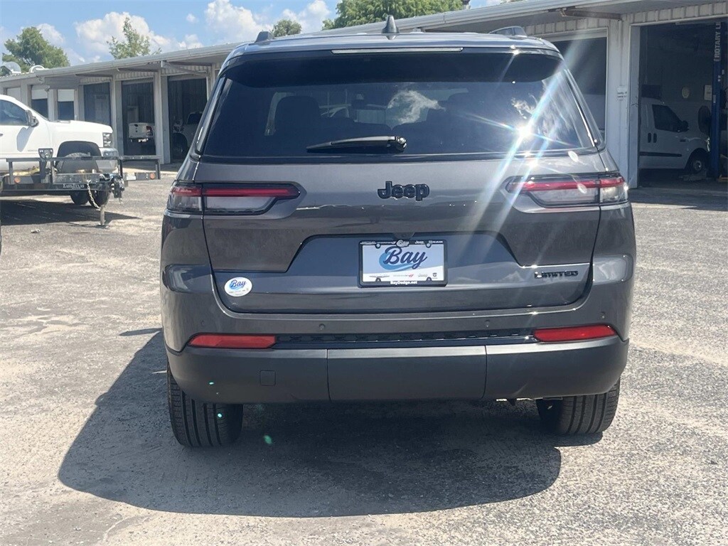 2025 Jeep Grand Cherokee Limited photo 4