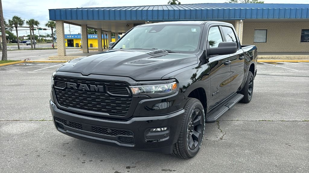 New 2026 Ram 1500 EXPRESS CREW CAB 4X4 5'7 BOX Pickup