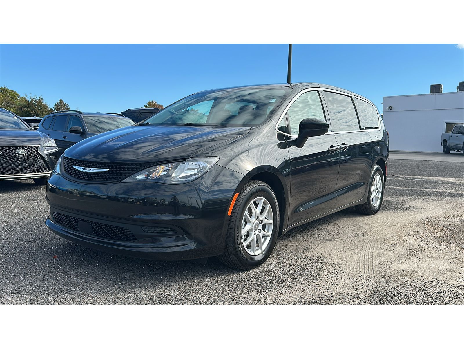 2022 Chrysler Voyager LX