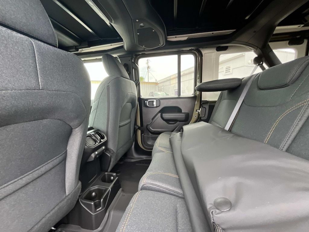 2025 Jeep Wrangler 4-Door Willys - Photo 13