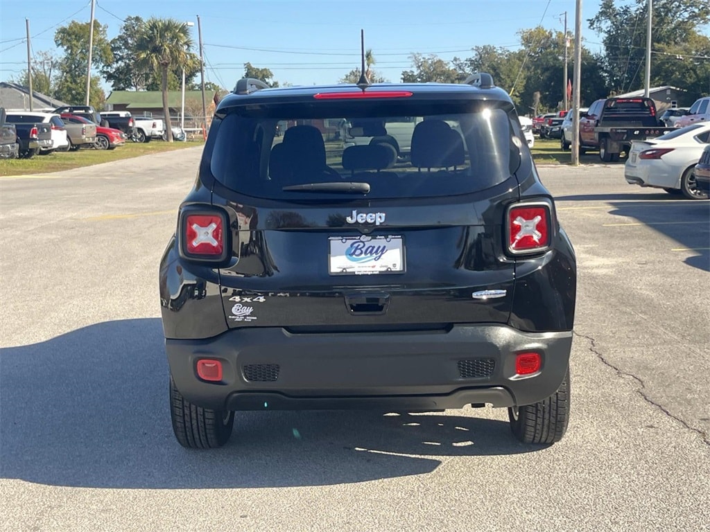Used 2022 Jeep Renegade Latitude SUV