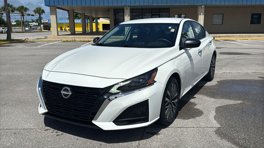 Used 2025 Nissan Altima SV Sedan