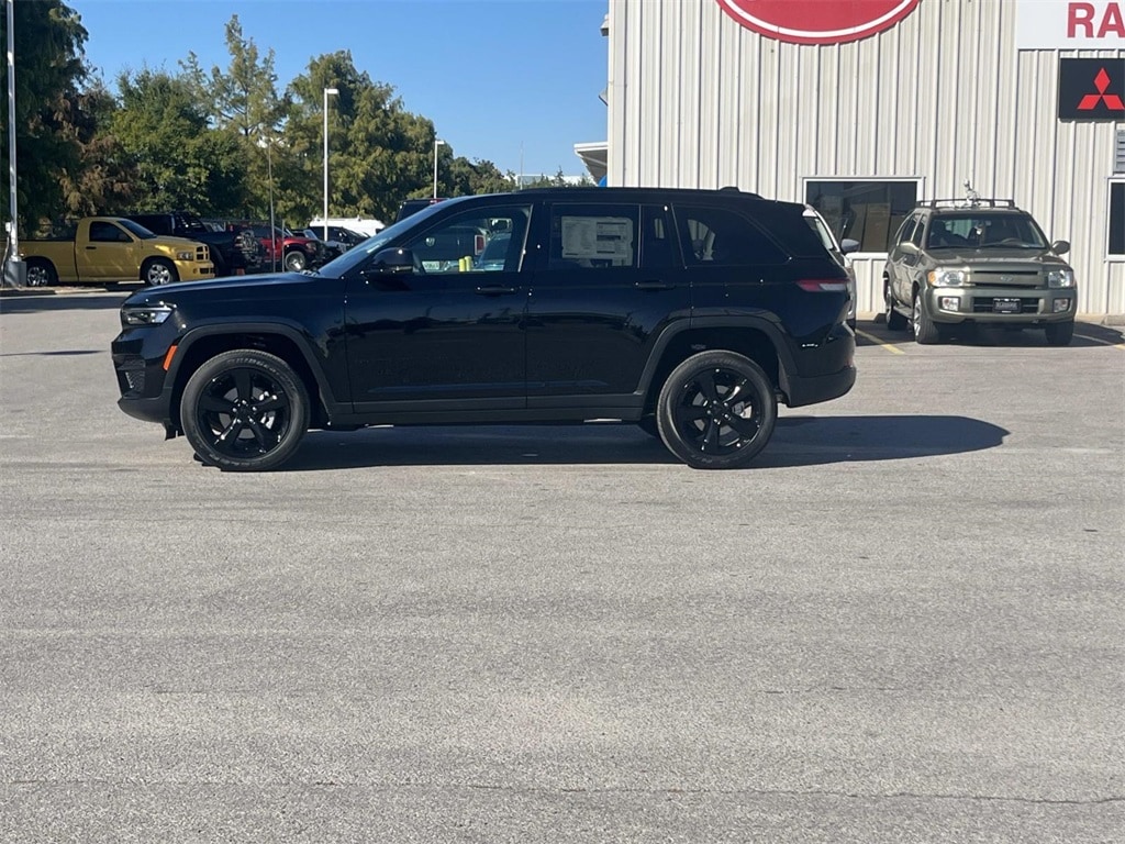 New 2025 Jeep Grand Cherokee ALTITUDE X 4X2 Sport Utility