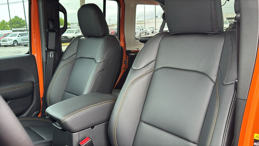 2025 Jeep Wrangler 4-Door Sahara - Photo 14