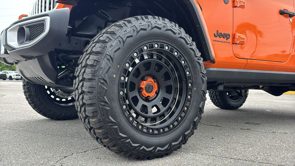 2025 Jeep Wrangler 4-Door Sahara - Photo 11