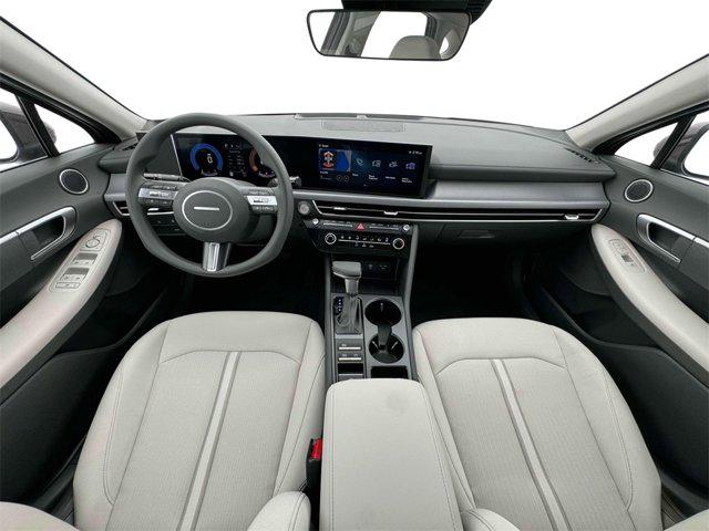 2025 Hyundai Sonata SE - Photo 13