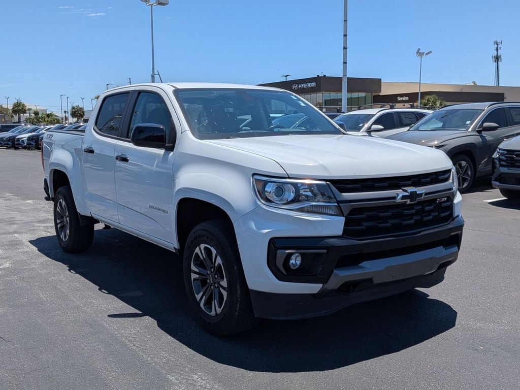 View vehicle photo 3
